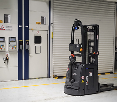 Automated penetrant testing line with trolley